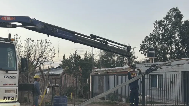 Vientos de hasta noventa kilómetros por hora azotaron el Este mendocino y provocaron destrozos